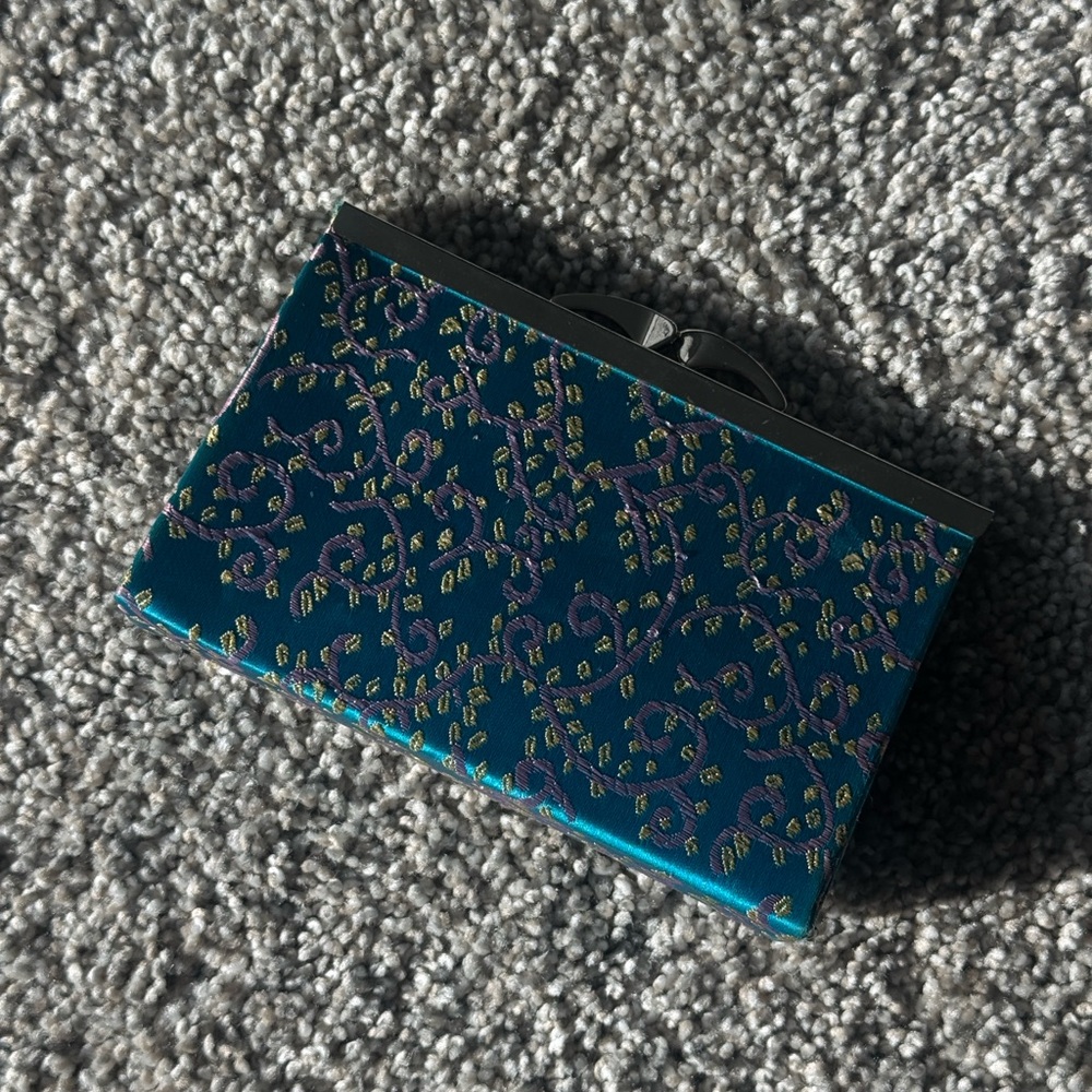 Blue and gold vintage mini clutch #glamour #party #eveningwear